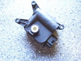 Audi A4 B6 Stellmotor Fu�raumklappe Heizung 8E1820511C