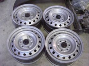 Mitsubishi Pajero 3 V60 V70 Stahlfelgen Felgen NEU 5x114,3 7,5x1
