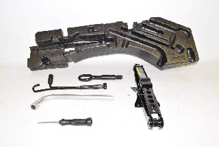 VW Passat 3G B8 14- Tool Set Tool Trolley lifter Screwdriver Tow Hook