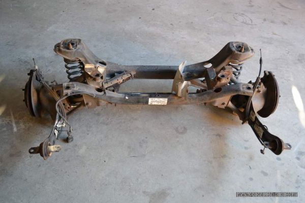 Ford Focus 2 04-08 Hinterachse Achse komplett