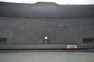 Audi A4 B6 8E 00-04 Abdeckung Heckklappe Deckel für Warndreieck mit Flügelschrau