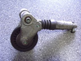 VW Passat 3B 96-00 Spannrolle Spanner Rolle Halter Dämpfer